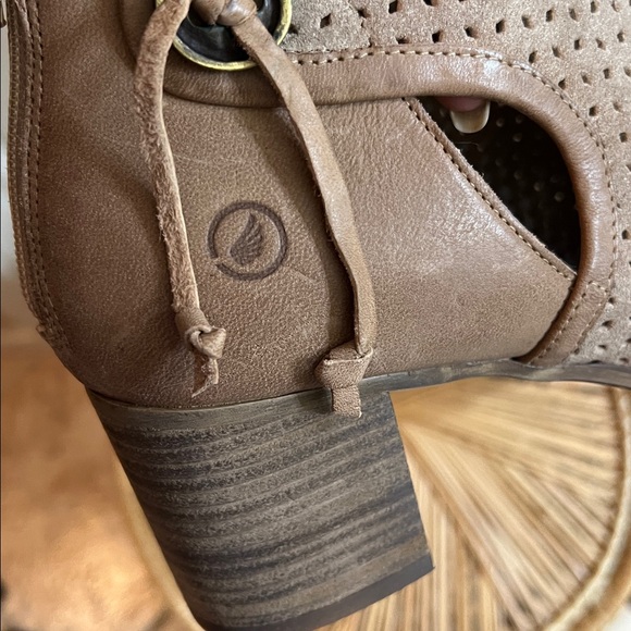 Casta Cap Toe Perforated Cut Out Ankle Boots Sz EU40,US9 - Picture 5 of 8